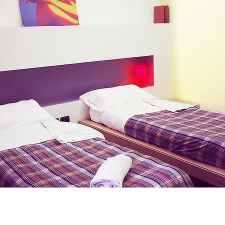 M&J Place Hostel Rom Værelse billede