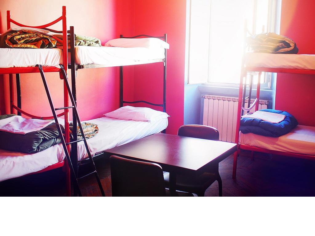 M&J Place Hostel Rom Værelse billede