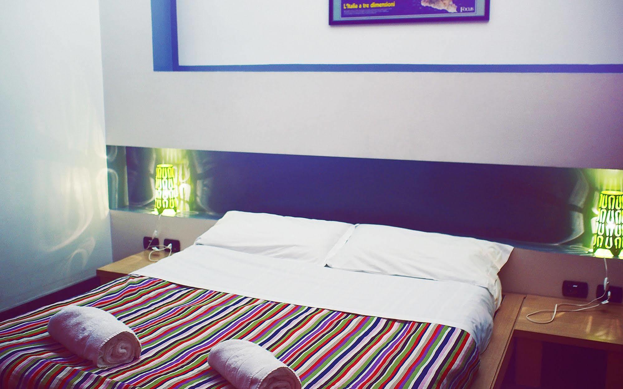M&J Place Hostel Rom Eksteriør billede